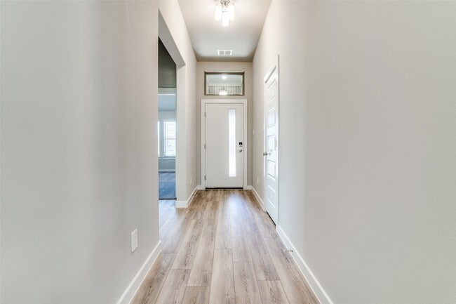 6231 Tawakoni Ln