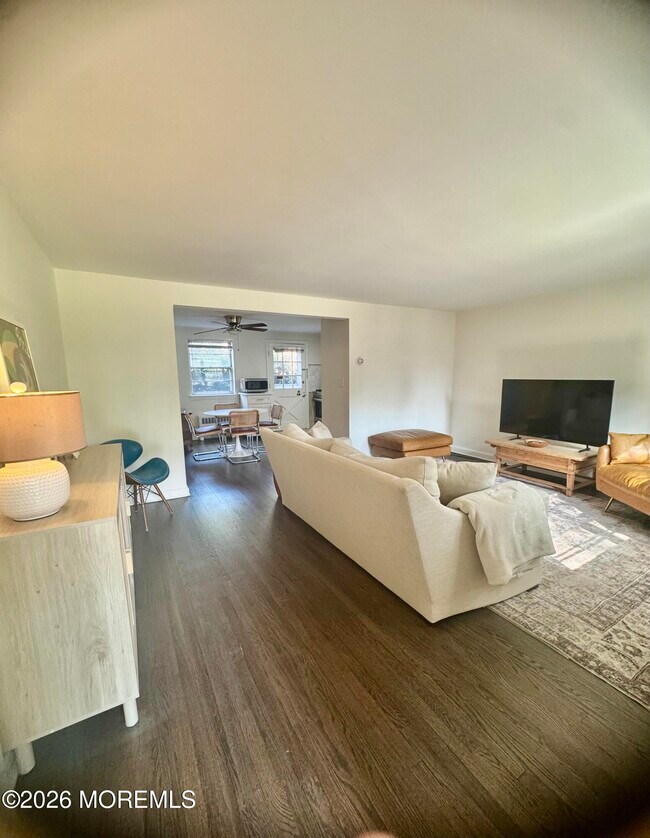 63 Manor Dr