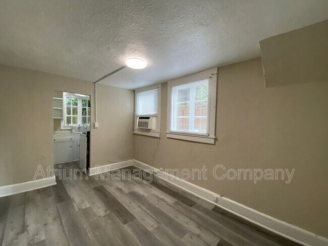 Photo - 109 James Ave Unidad Bottom - Right