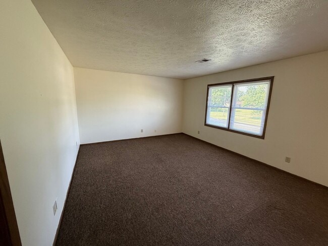 Photo - 2 bedroom, 1 bath apartment