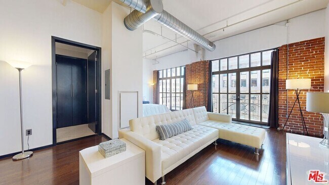 Building Photo - 1645 Vine St Rental