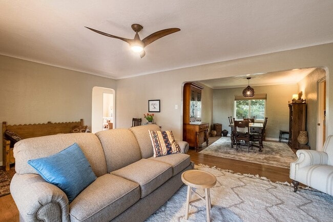 3812 Calle Del Monte NE