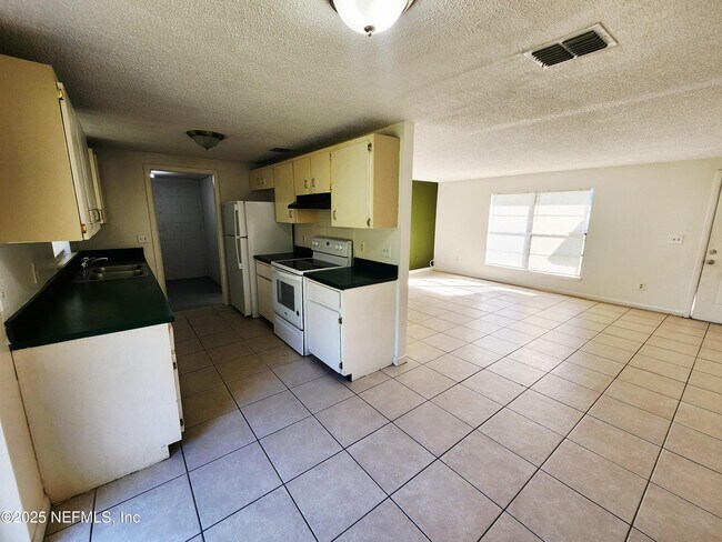 Photo - 7127 Prellie St