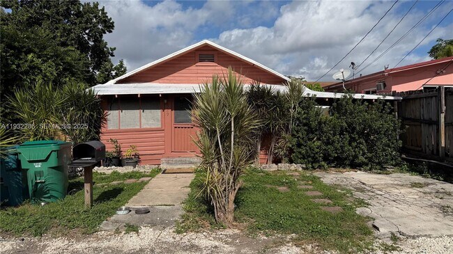 Building Photo - 329 NE 58th St Unit 0