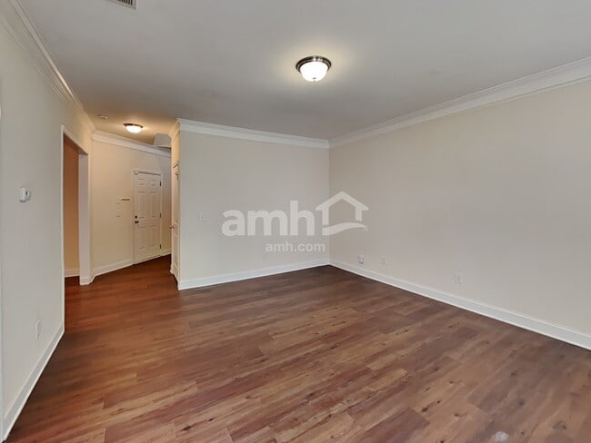 Photo - 2465 Beal St