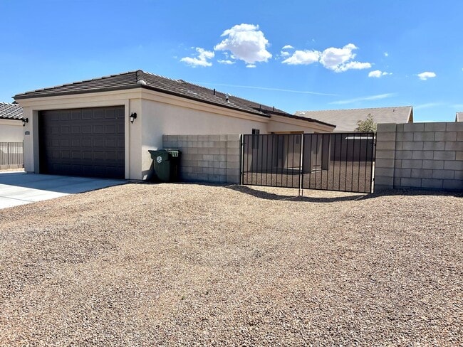 Photo - Great 3 Bedroom Home near Hualapai School!