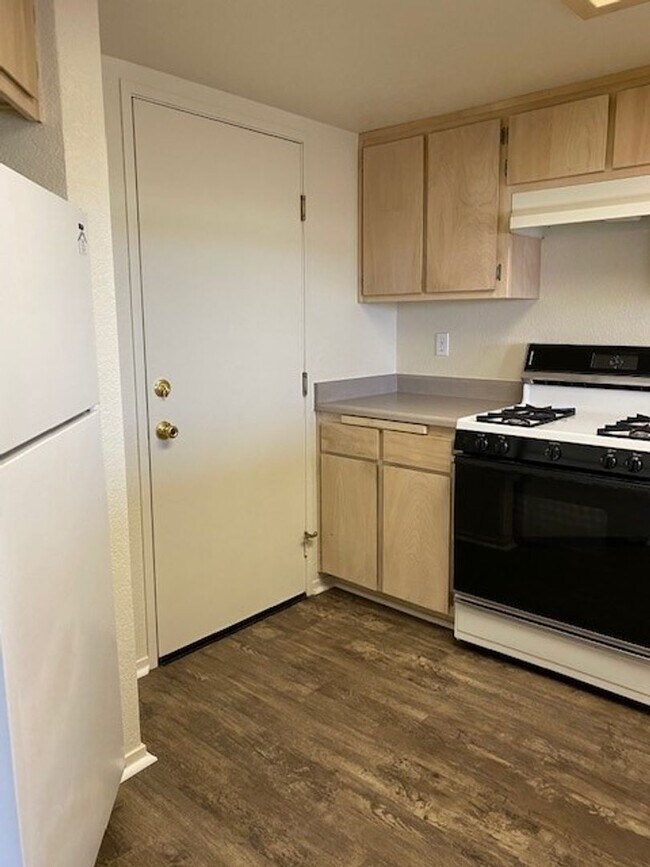 1064 Burton Dr Unit D