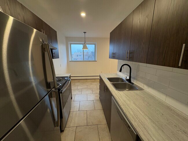 Photo - Spacious 2 Bedroom Unit with Balcony Unité 304