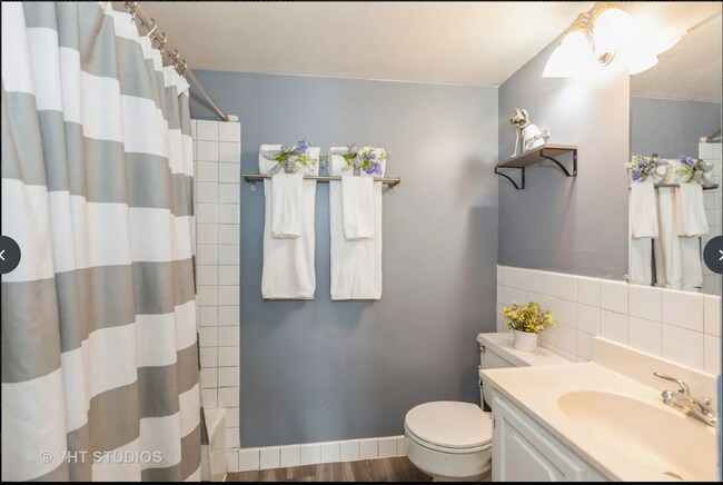 5S066 Pebblewood Ln Unit B9