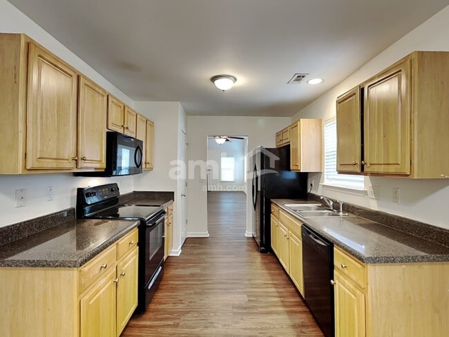 Photo - 19140 Kanawha Dr