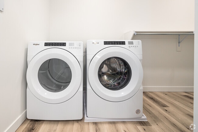 1BR, 1BA - 609SF - Laundry