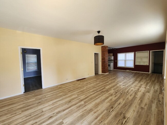 Photo - 704 N White St