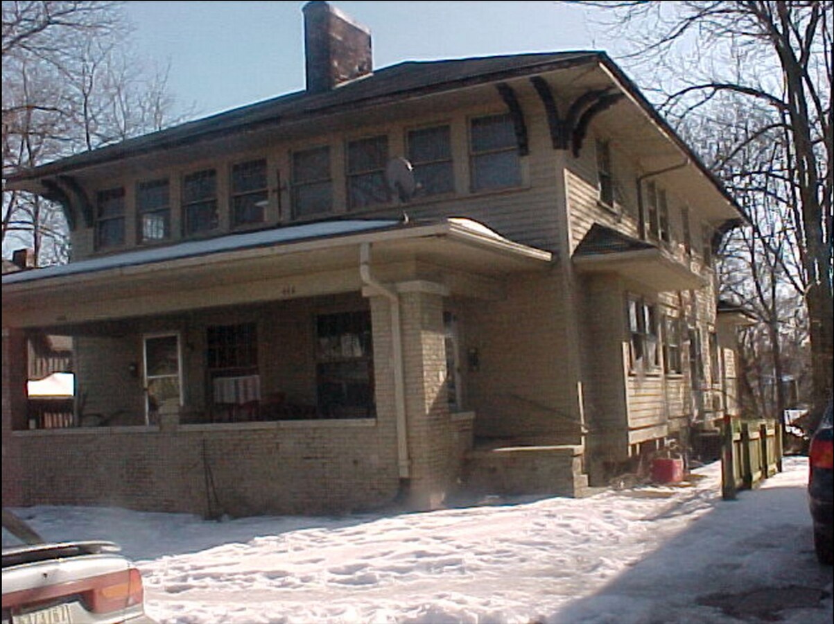 Photo - 446 E 2nd St