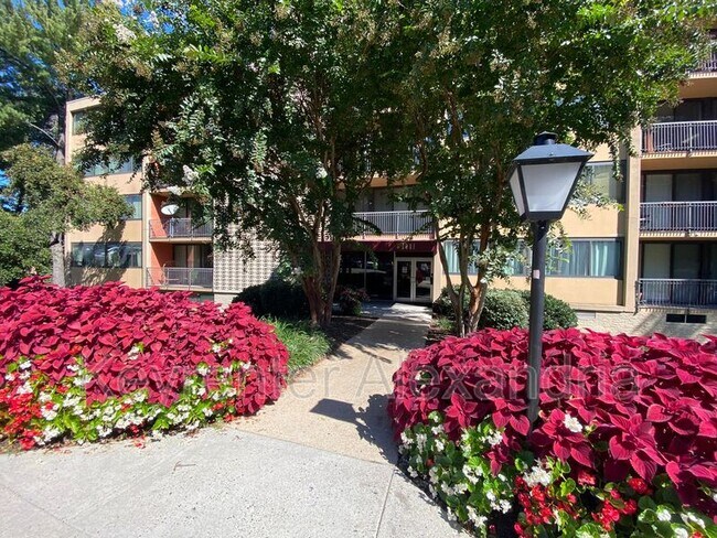 Photo - 4 S Van Dorn St Unidad #205