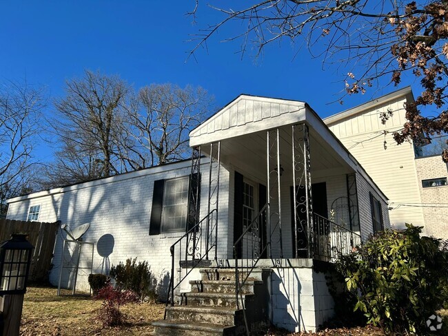 Building Photo - 4963 Lake Dr Rental