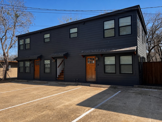 Building Photo - 607 Foch St Unit C