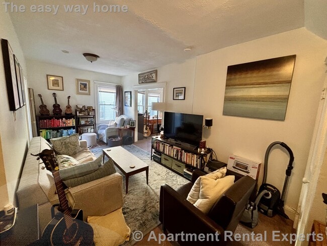 Building Photo - 23-25 Bonner Ave Unit #1