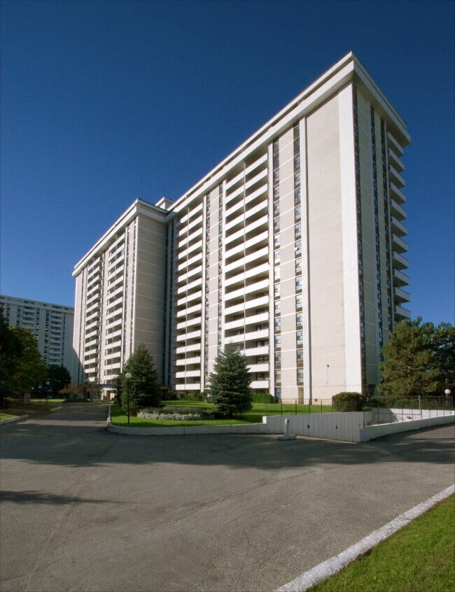 7 St Dennis Drive, the Heart of Flemingdon Park