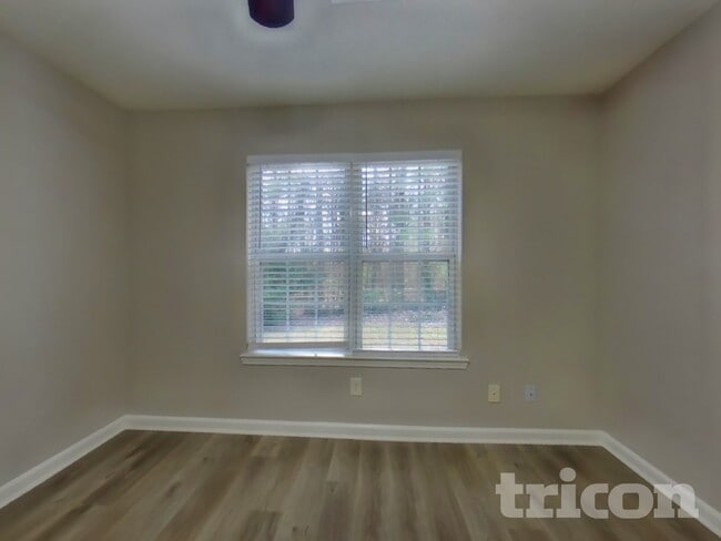 Photo - 5021 Meadow Trce