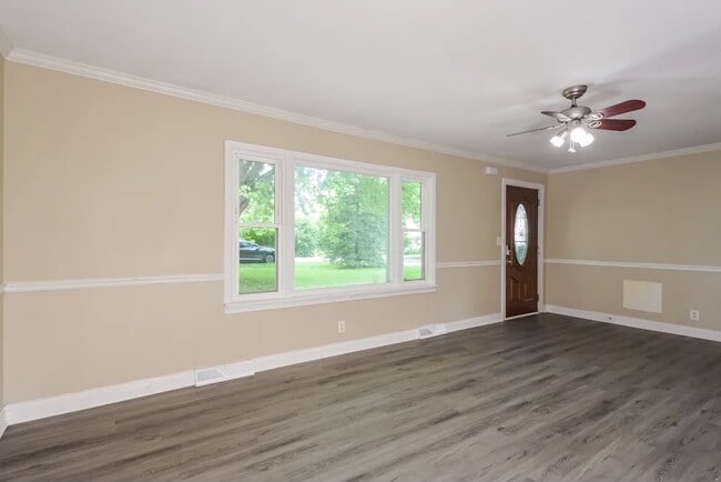 Photo - 16019 Laramie Ave