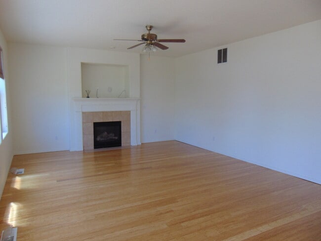 Photo - 3 Bedroom A/C Pet Friendly - Hillsboro