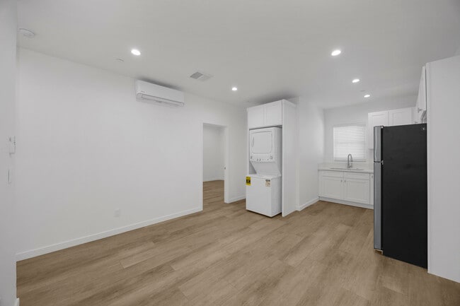 Building Photo - 308 N Catalina Ave Unit 3