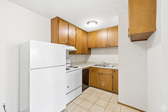 2BR, 1BA - 1,000SF - Kitchen