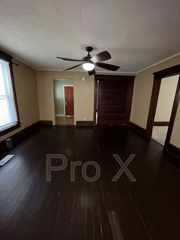 Photo - 404 W 1st St