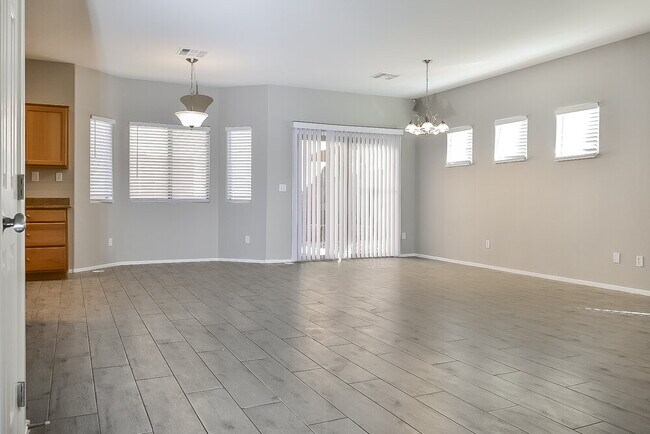 Photo - 8274 Amtrak Express Ave