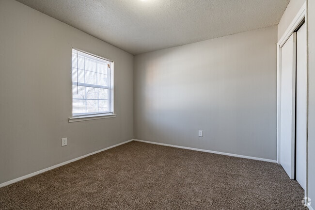 Townhouse 3BR, 2BA - 1100SF - Bedroom