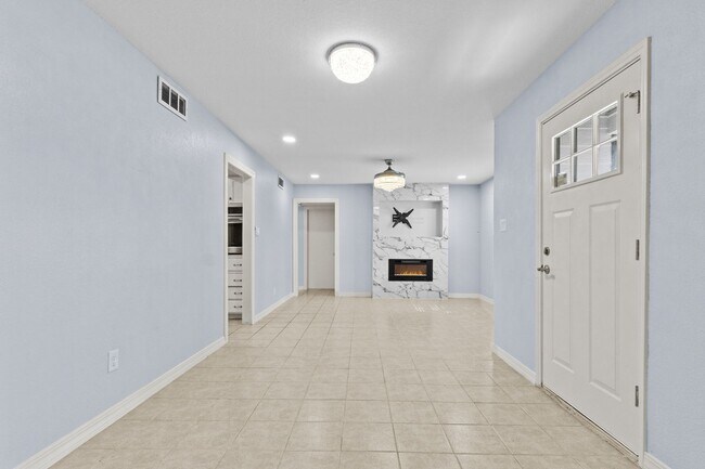 Photo - 218 W Williamson Ave