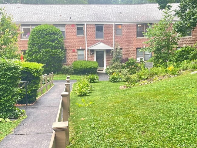 Building Photo - 62 Rockledge Rd Unit 2B Rental
