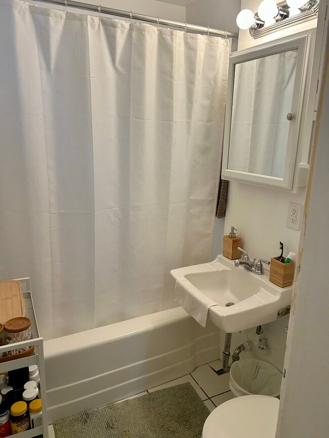 Photo - 7723 Adams St