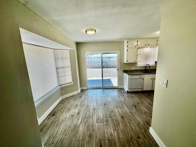 Photo - 8636 Mettler Dr Unit B