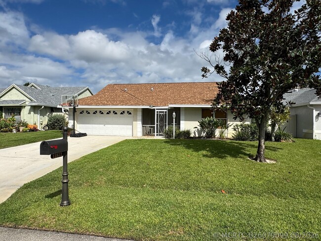 12872 Meadowbend Dr