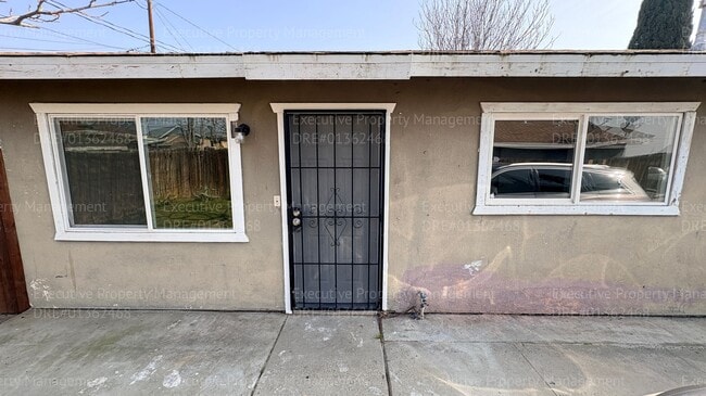 Building Photo - 3306 Gardenia Ave Unit B