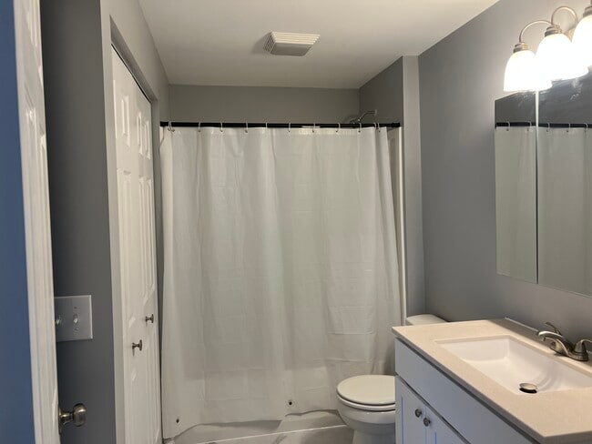 Photo - 306 E Main St Unidad B