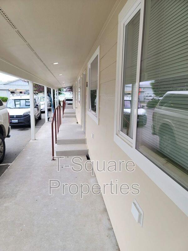 Building Photo - 715 Cedar Ave