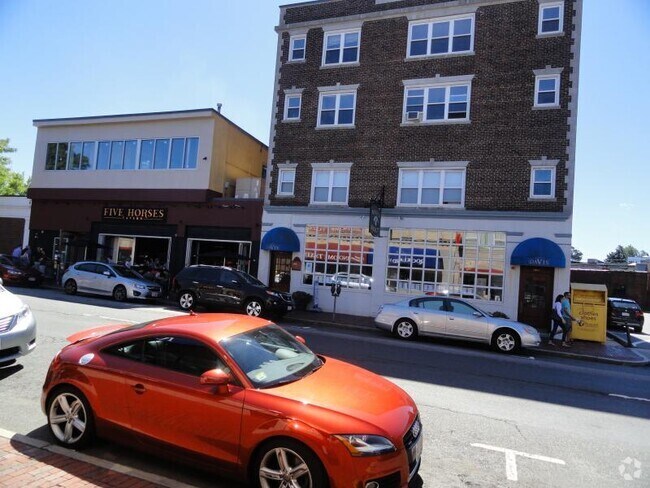 Building Photo - 400 Highland Ave Unit 2 Rental