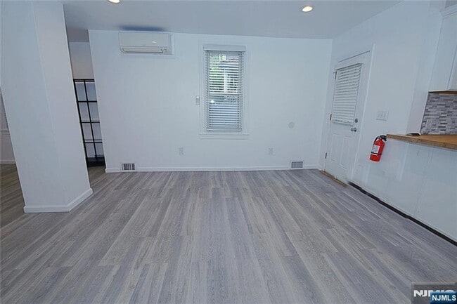 Photo - 454 Undercliff Ave Unit 456