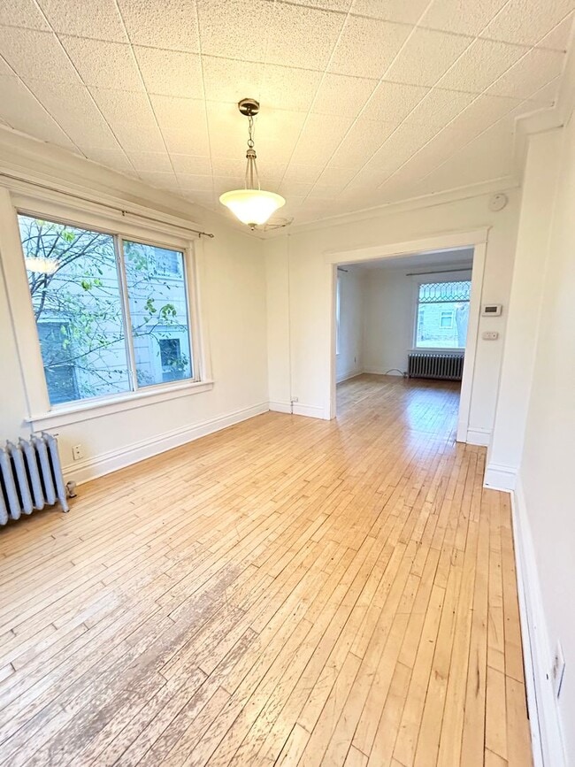 Photo - AVAILABLE December! - 3 Bed 1 Bath Home - With Fenced In Yard!