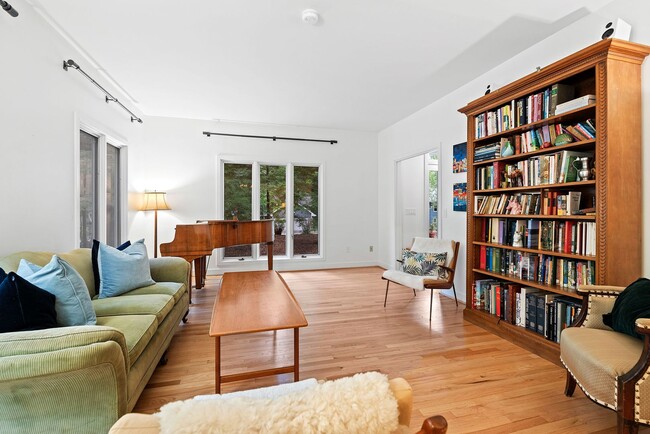 Photo - Gorgeous Home in Ironwoods Neighborhood Chapel Hill