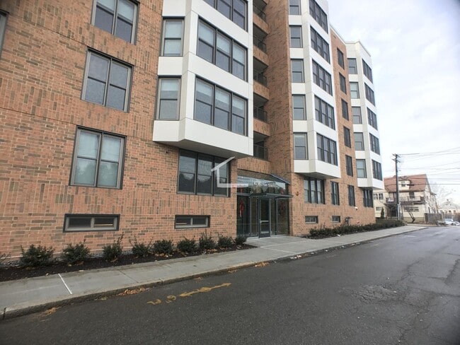 Photo - 2Br/2Bth, Great Locaton! Walk to T, Star Market, BU