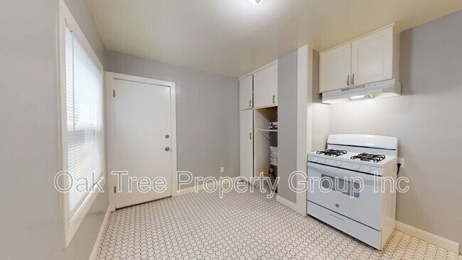 Photo - 694 Sycamore St