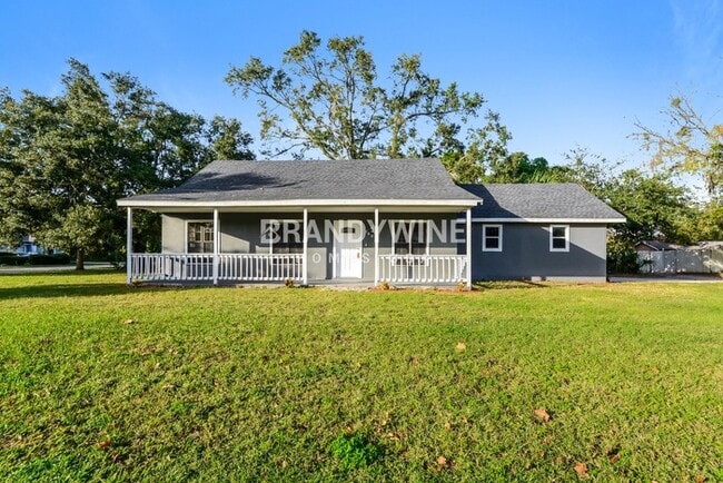 Building Photo - 700 E 7th St