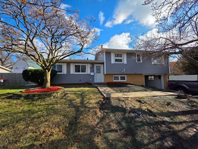 Building Photo - 4 bedroom Rental in Bettendorf