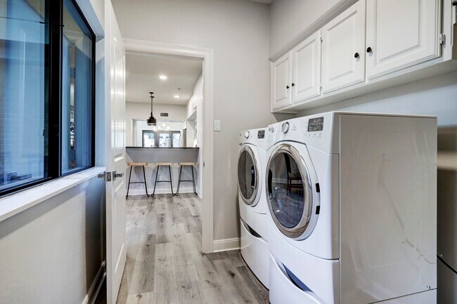 Building Photo - 12625 Memorial Dr Unit 146