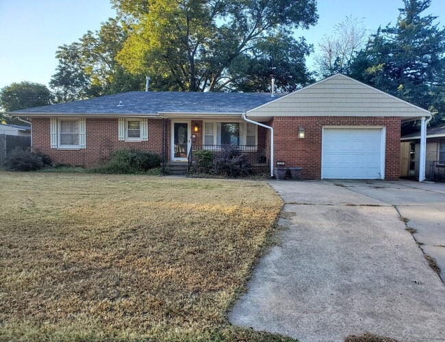 Building Photo - (3) Bed/(2) Bath in Core Norman! Pet Negotiable!