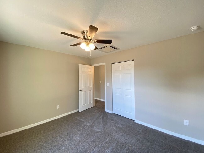 Photo - Desirable SW Ocala Neighborhood- 3/2/2 **WON"T LAST**