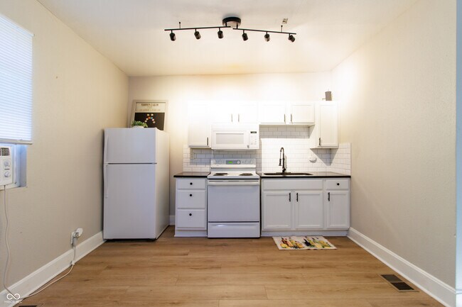 1546 E 10th St Unit 5